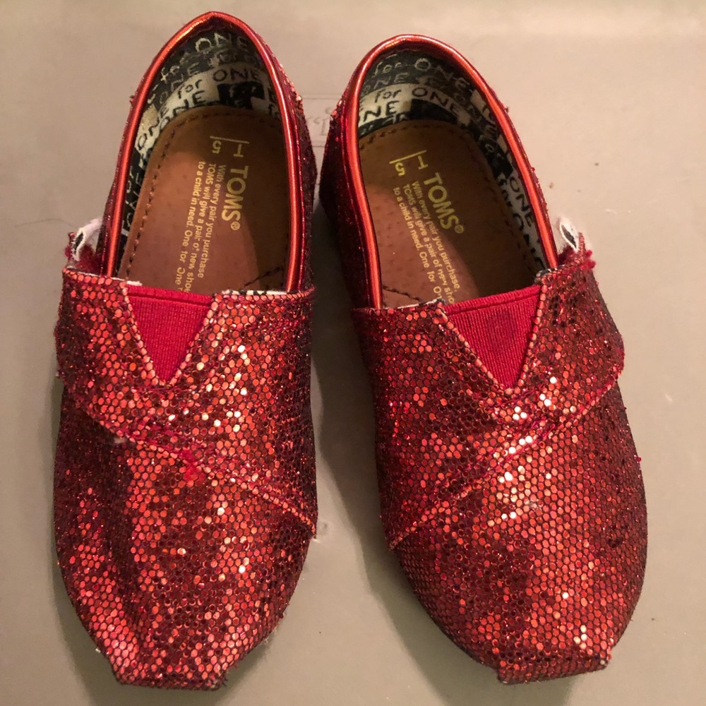 Toms glittery red size 5